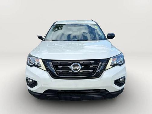White 2018 Nissan Pathfinder SL