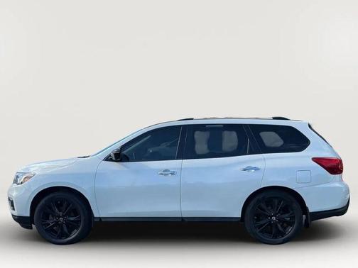 White 2018 Nissan Pathfinder SL