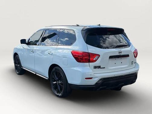 White 2018 Nissan Pathfinder SL