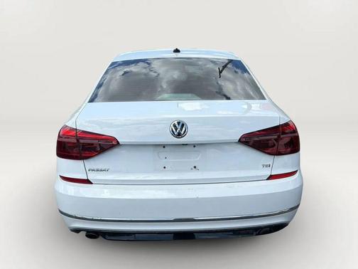 Pure White 2018 Volkswagen Passat 2.0T R-Line