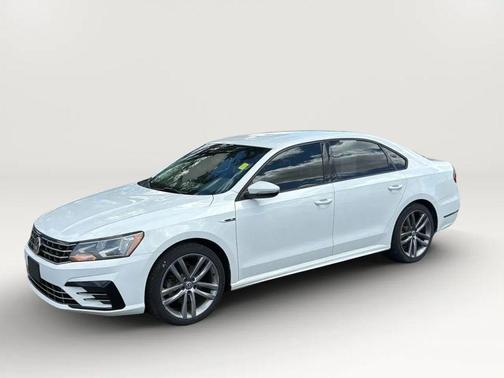 Pure White 2018 Volkswagen Passat 2.0T R-Line