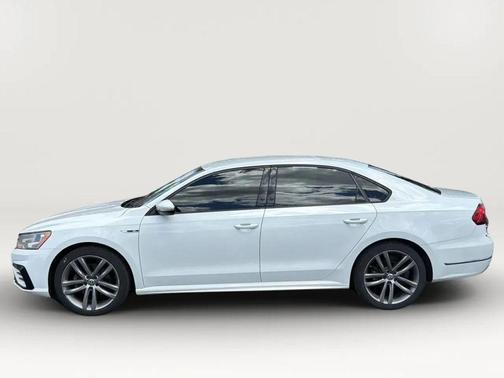 Pure White 2018 Volkswagen Passat 2.0T R-Line