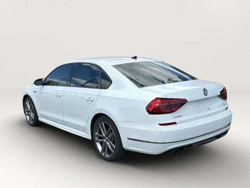 Pure White 2018 Volkswagen Passat 2.0T R-Line