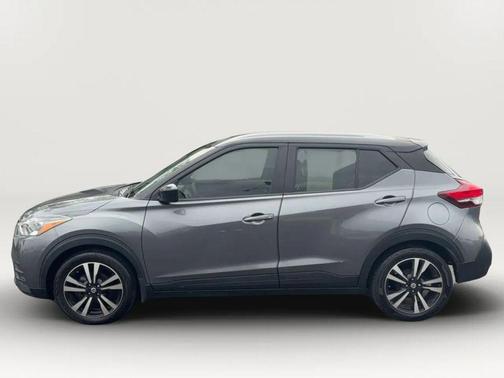 Gray 2019 Nissan Kicks SV