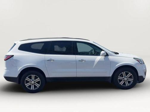White 2017 Chevrolet Traverse 1LT