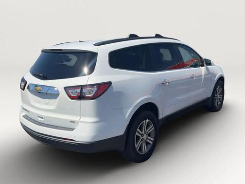 White 2017 Chevrolet Traverse 1LT