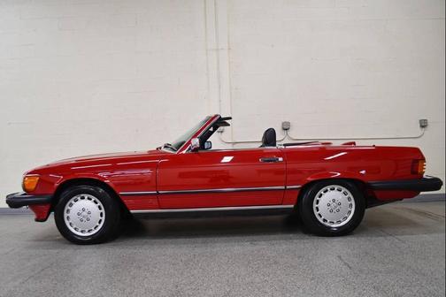 Signal Red 1986 Mercedes-Benz S-Class 560 SL 2dr Convertible