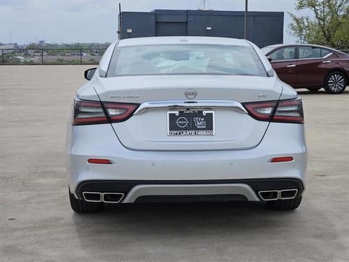 2023 Nissan Maxima SV