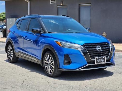 2023 Nissan Kicks SR