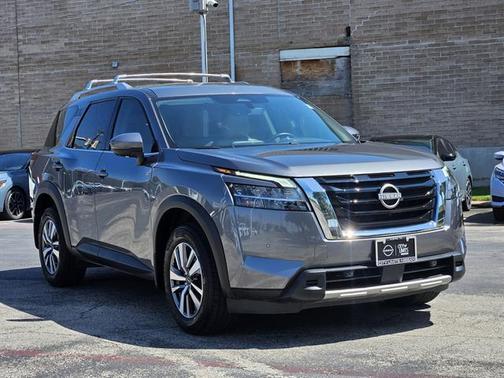 2023 Nissan Pathfinder SL