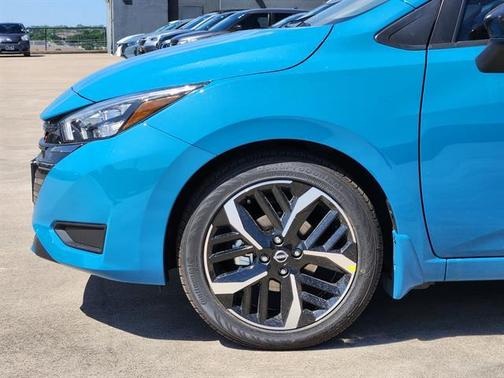 2025 Nissan Versa 1.6 SR