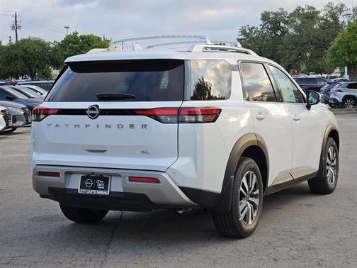 2025 Nissan Pathfinder SL