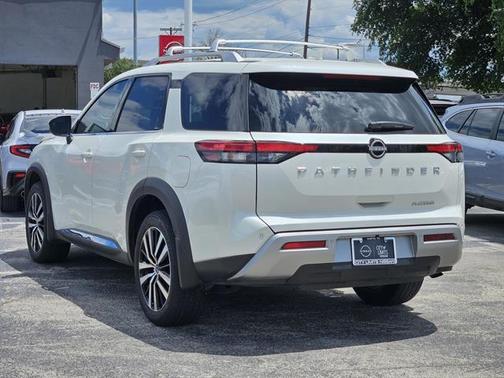 2023 Nissan Pathfinder Platinum