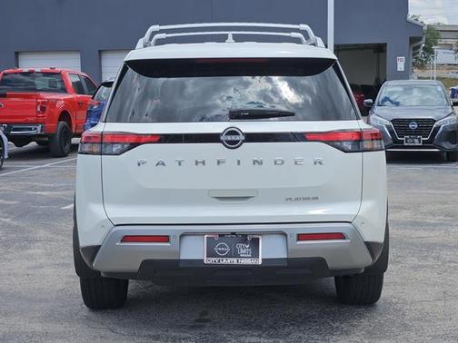 2023 Nissan Pathfinder Platinum