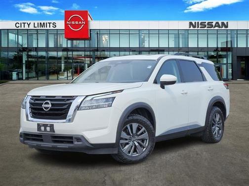 2022 Nissan Pathfinder SV