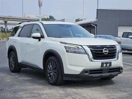 2022 Nissan Pathfinder SV