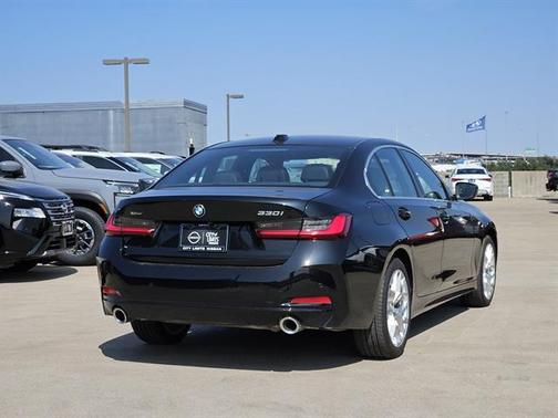 2025 BMW 330 i xDrive