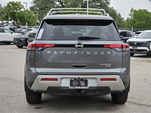 2025 Nissan Pathfinder Platinum