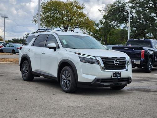 2025 Nissan Pathfinder SV