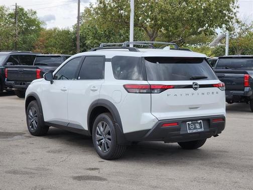 2025 Nissan Pathfinder SV