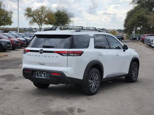 2025 Nissan Pathfinder SV