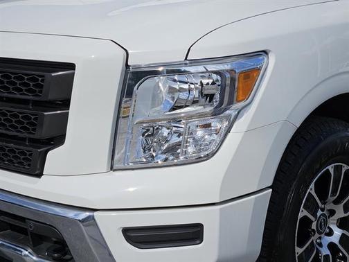 2024 Nissan Titan SV