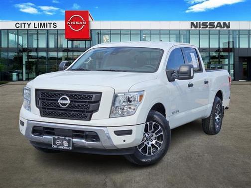 2024 Nissan Titan SV