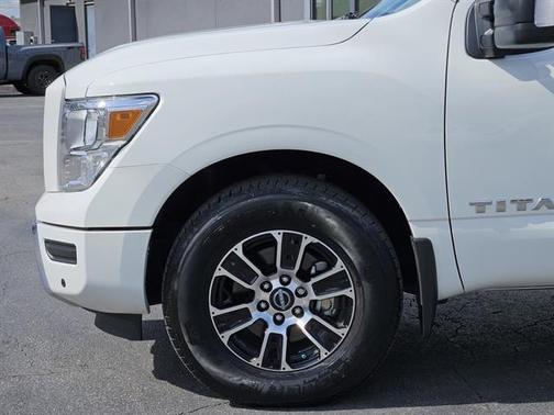 2024 Nissan Titan SV