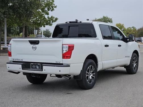 2024 Nissan Titan SV