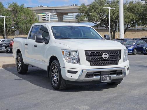 2024 Nissan Titan SV