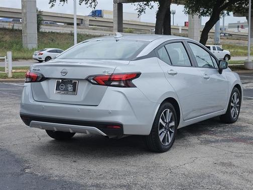 2023 Nissan Versa 1.6 SV