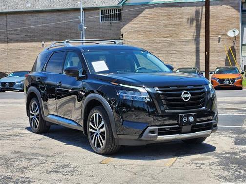 2023 Nissan Pathfinder Platinum