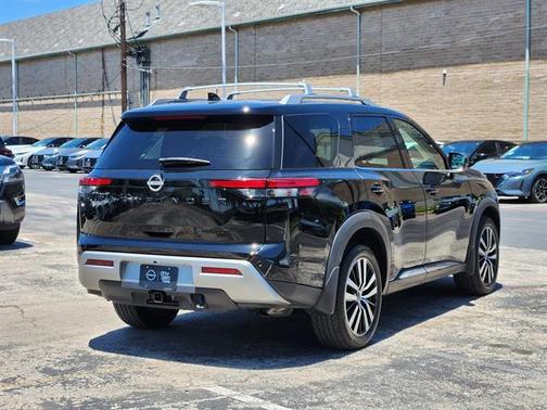 2023 Nissan Pathfinder Platinum