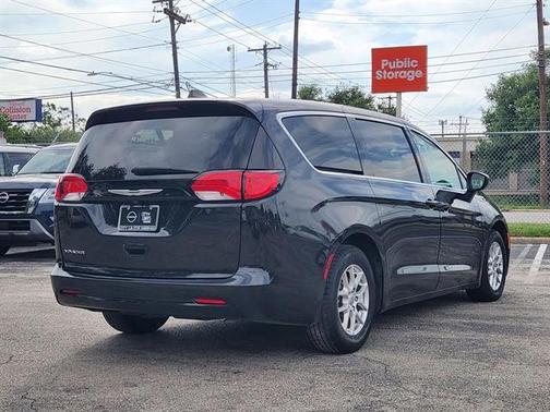 2022 Chrysler Voyager LX