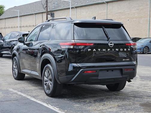 2024 Nissan Pathfinder SV