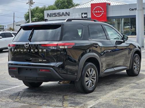 2024 Nissan Pathfinder SV