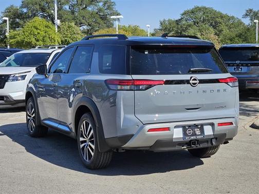 2025 Nissan Pathfinder Platinum
