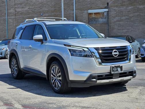 2024 Nissan Pathfinder SL