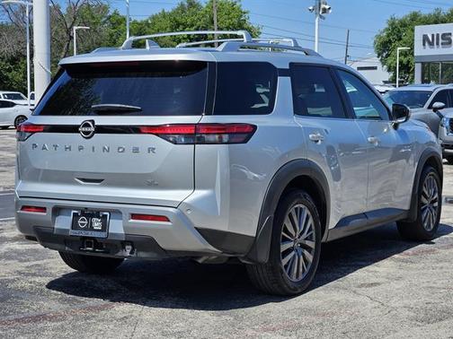 2024 Nissan Pathfinder SL