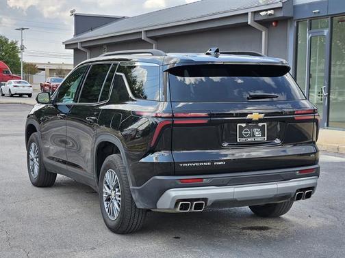 2024 Chevrolet Traverse LT