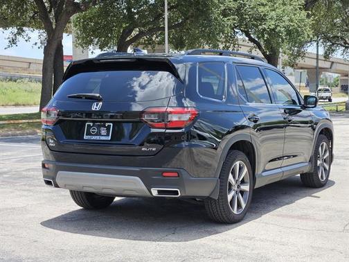 2023 Honda Pilot Elite