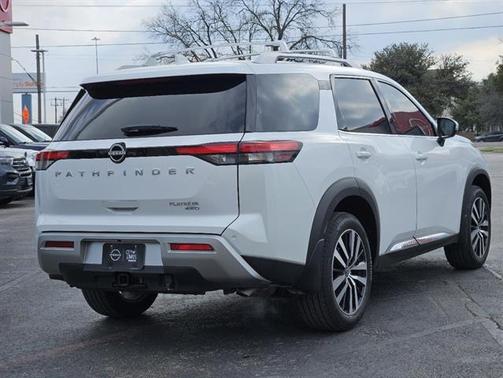 2025 Nissan Pathfinder Platinum