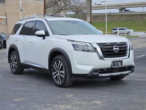2025 Nissan Pathfinder Platinum