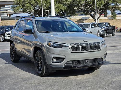 2023 Jeep Cherokee Altitude Lux