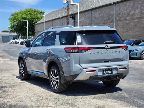 2025 Nissan Pathfinder Platinum