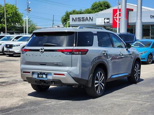 2025 Nissan Pathfinder Platinum