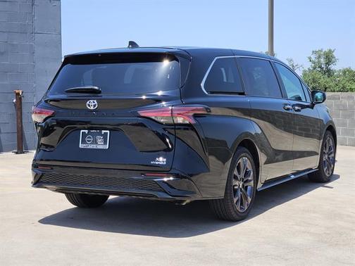 2024 Toyota Sienna XSE 7 Passenger
