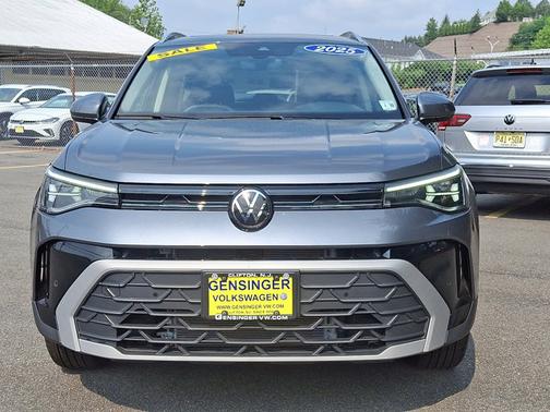 Platinum Gray Metallic 2025 Volkswagen Taos 1.5T SE