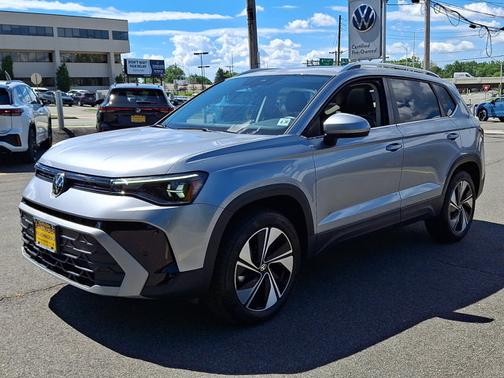 Pyrite Silver Metallic 2025 Volkswagen Taos 1.5T SE
