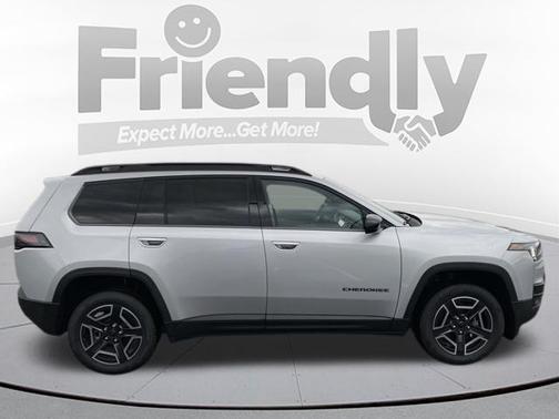 Silver Zynith Clearcoat 2026 Jeep Cherokee Laredo